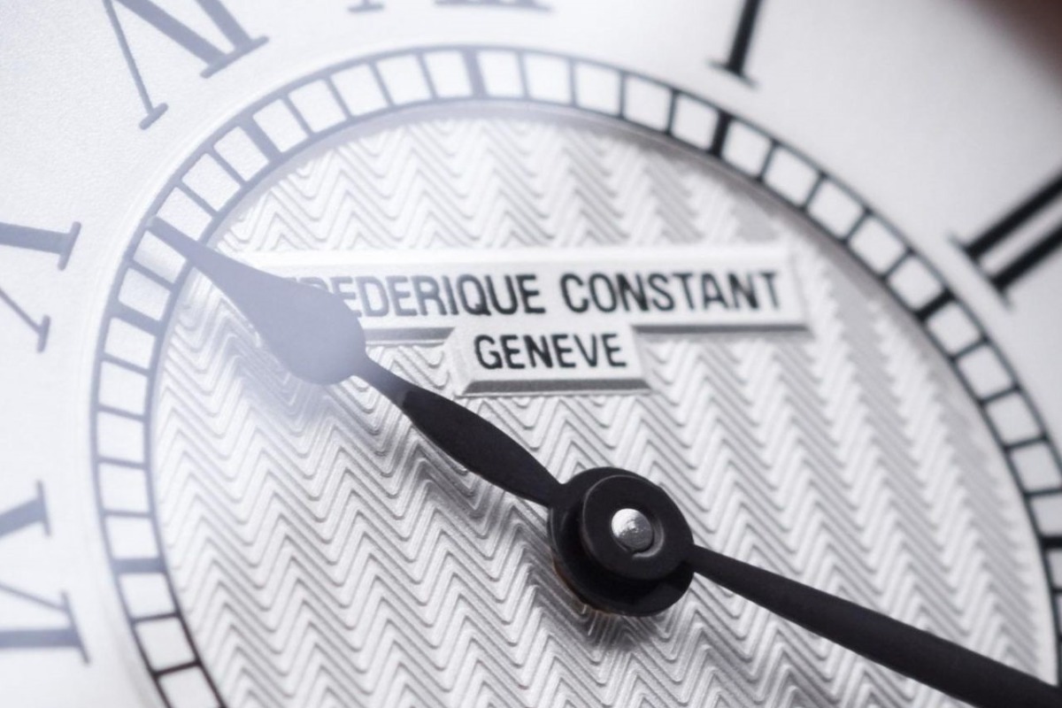 Wskazówki Spade w zegarku Frederique Constant